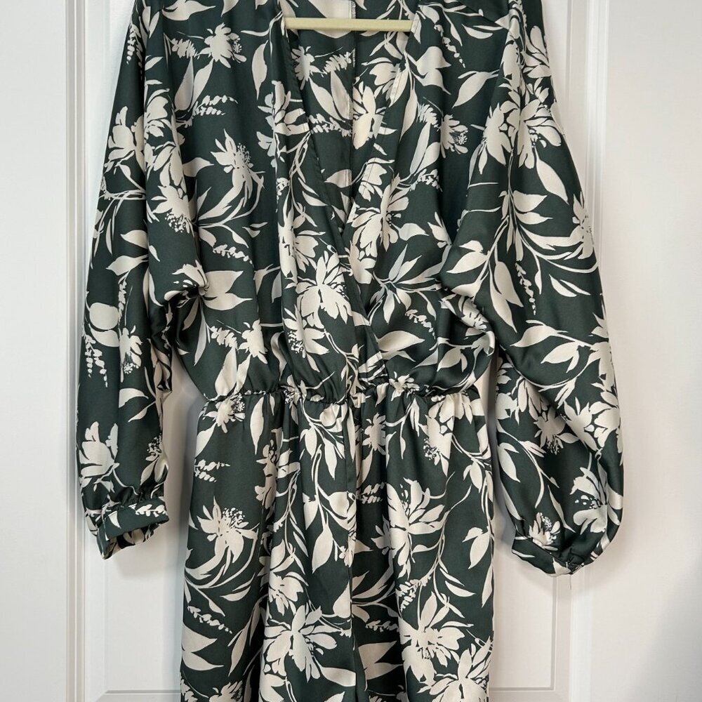 Abercrombie & Fitch Long Sleeve Easy Waist Romper Green Floral Size M EUC - Picture 3 of 3
